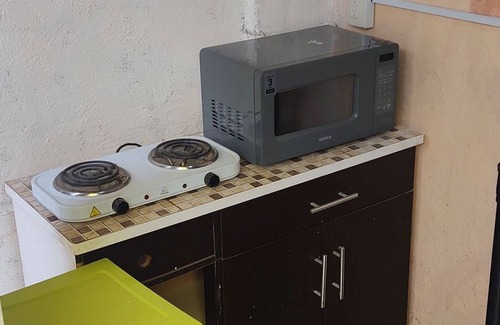 Centro de la Ciudad House | Room "A" Casa El Colibrí (TV)