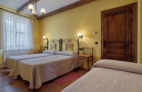 Santa Cruz de Montes House | Room 'El Abranal' with Mountain View, Shared Garden and Wi-Fi