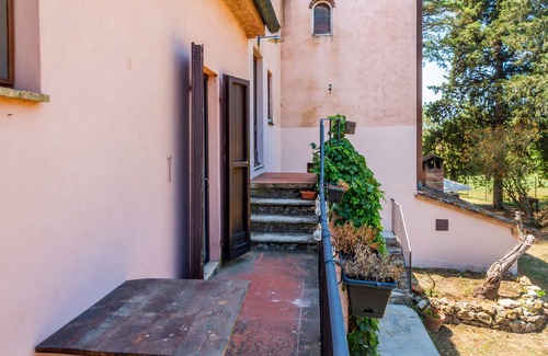 Gavorrano Apartment | Room 'Ghianda' with Shared Garden, Balcony and Wi-Fi