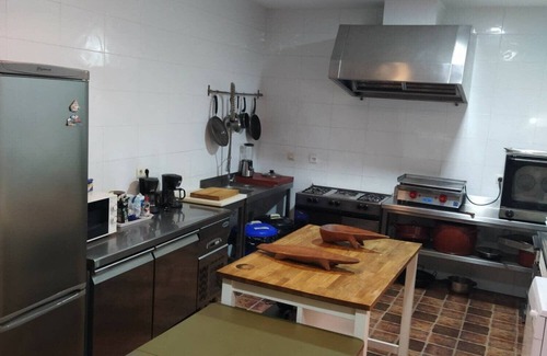 Villarrubia de Santiago Apartment | Room 'Habitación 3' with Private Garden, Wi-Fi and Air Conditioning