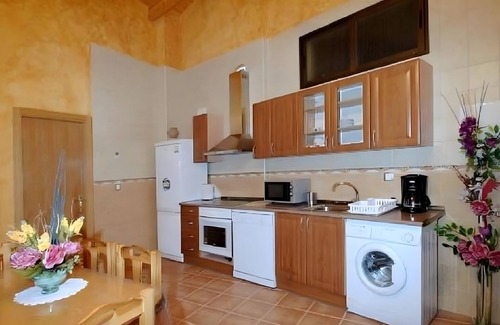 Maluenda House | Room 'Habitación Cuádruple' with Wi-Fi and Air Conditioning