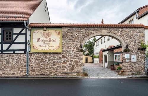 Klipphausen Apartment | Room 'Im Weinrestaurant 6' with Shared Garden and Wi-Fi