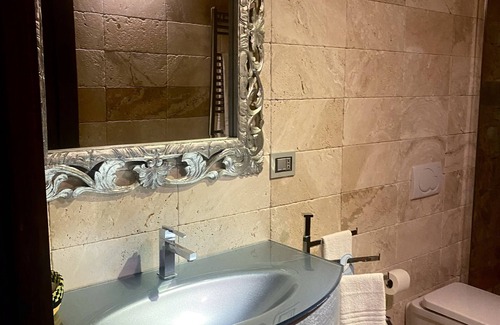 Santa Cristina a Mezzana Bed & Breakfast | Room in B&B - Room Overlooking the Vineyards and Florence