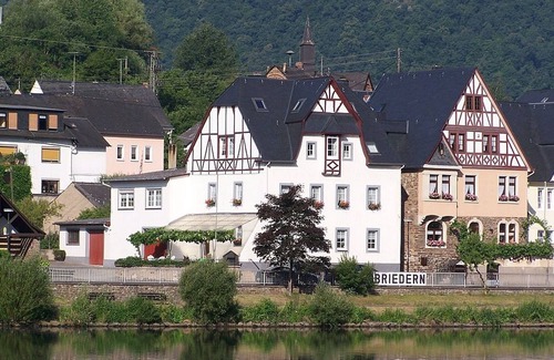 Briedern Apartment | Room 'Large Double Room 4' with Lake View, Shared Terrace and Wi-Fi