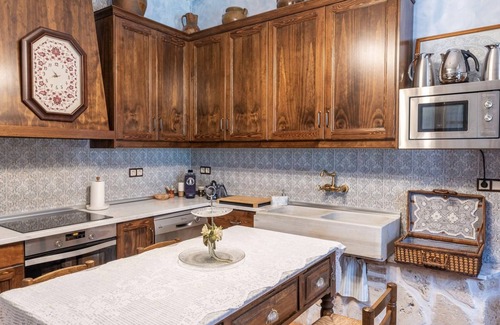 Noves Apartment | Room 'María' with Shared Pool, Shared Terrace and Wi-Fi