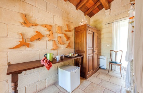 Vernole Apartment | Room 'Masseria Copertini - Geco' with Wi-Fi and Air Conditioning