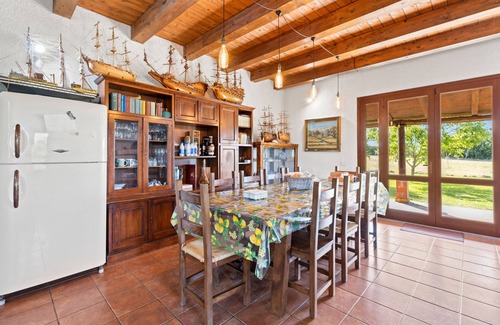 Massama Apartment | Room 'Nord' with Shared Terrace, Wi-Fi and Air Conditioning