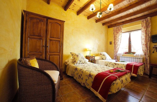 Castronuno House | Room 'Ocre' with Shared Garden and Wi-Fi