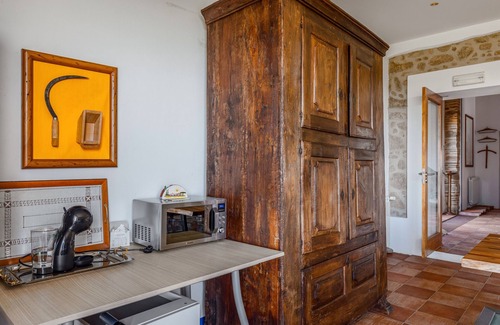 Elvas House | Room 'Perdiz' with Shared Pool, Wi-Fi and Air Conditioning