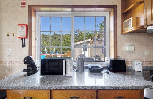 Arouca Apartment | Room 'Quarto 1 2 3' with Mountain View, Wi-Fi and Air Conditioning