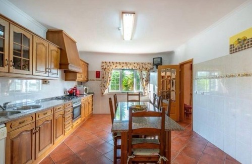 Vilar da Mo House | Room 'Quarto Sol' with Mountain View, Wi-Fi and Air Conditioning