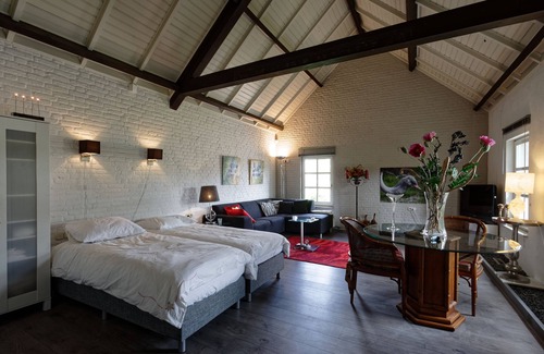 Blitterswijck House | Room-room to Rent With own Entrance, liv