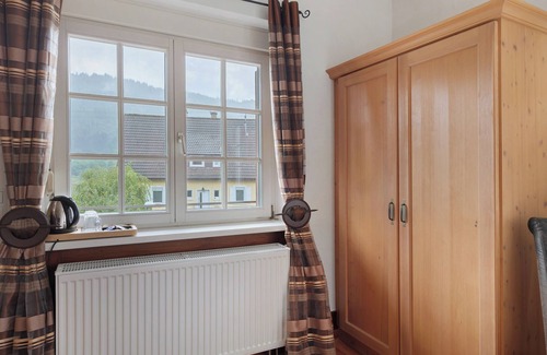 Forbach Apartment | Room 'Schwarzwald' with shared terrace, shared garden and Wi-Fi