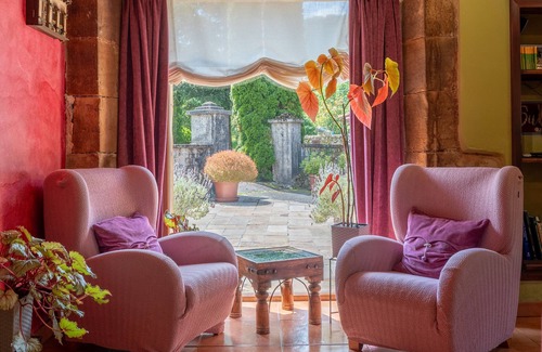 Santianes de Ola Apartment | Room 'Tilo' with Mountain View, Shared Garden and Wi-Fi