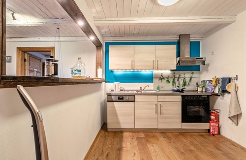 Cecilienkoog Apartment | Room 'Türkis' with Shared Garden