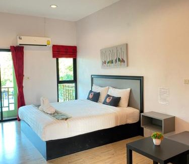 Phanat Nikhom Hotel | RoomQuest Chonburi Phanat Nikhom