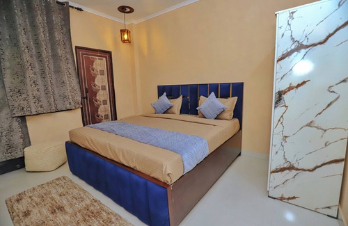 Janakpuri Hotel | Roomshala 069 Harshi Residency