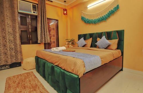 Janakpuri Hotel | Roomshala 069 Harshi Residency