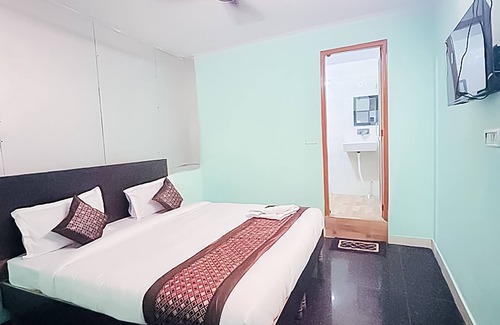 Sainik Farm Hotel | Roomshala 147 KD Plazav