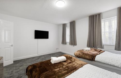 Hale Apartment | Roomy 3 bedroom house, 2 baths