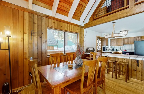 Truckee House | Roomy Cabin-Style Home with On-Site Golf & Shared Pool, Hot Tub - Skiing Nearby