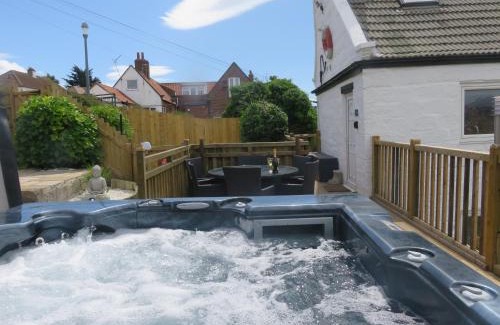 Whitby House | Ropery Cottage - Cyanacottages