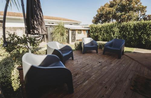 Fitzroy House | Ropiha Retreat - close to Fitzroy Beach paradise