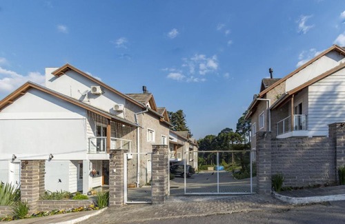 Floresta House | Rosa Casa Geminada Villa Mariana