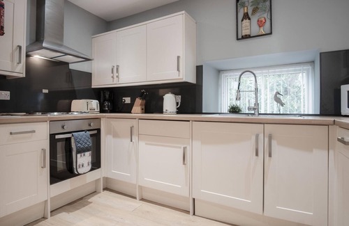 Llanddowror House | Rose Coach House - 3 Bedroom Cottage - Pendine