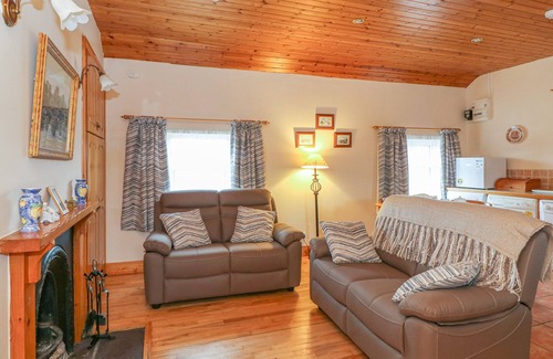 Ramsgrange Cottage | ROSE COTTAGE, family friendly in Duncannon, County Wexford