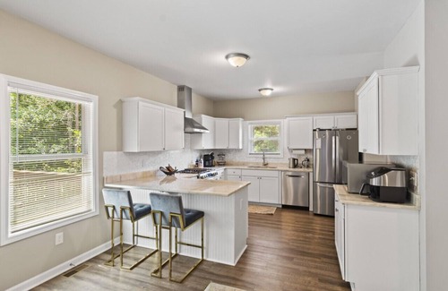 Athens Apartment | Rose Haven: Peaceful in Athens