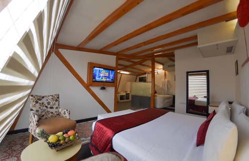 Rajbagh Hotel | Rose Petal