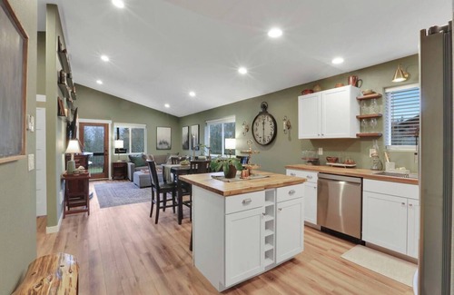 Sedro-Woolley House | RoseWood Cottage - Peaceful Forest Getaway