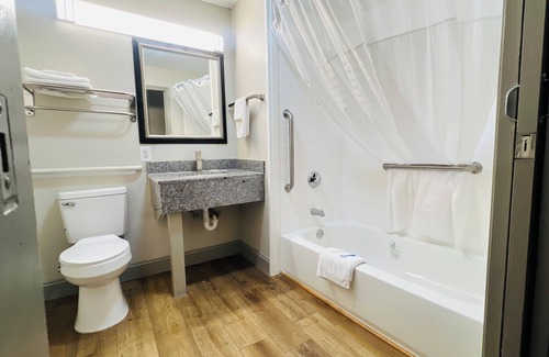 Union City Hotel | Rosewood Inn By OYO Union City I-69