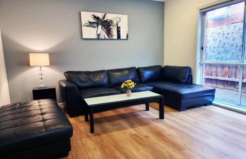 Maribyrnong House | Rosie House-Spacious comfortable Home