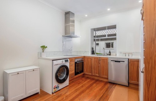 Dunedin House | Roslyn Charm: Large Character Home with Views