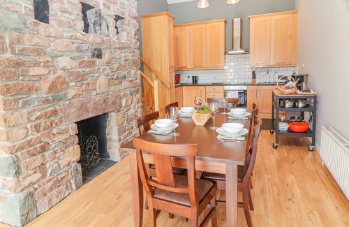 Faha House | ROSNACARTHNA MORE APARTMENT, pet friendly in Beaufort, County Kerry