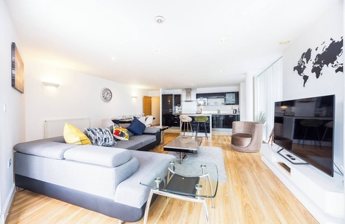 Canning Town South Apartment | Ross Corner 3 Bed Executive Apartment at ExCel