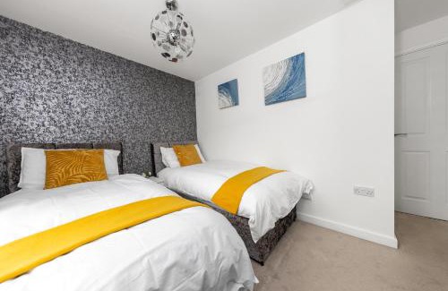 Wolverhampton House | Royal House Wolverhampton - Perfect for Contractors & Large Groups