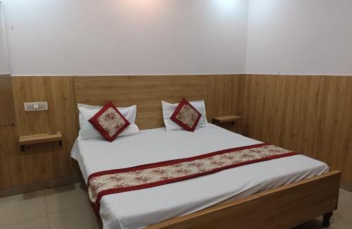 Nizamuddin East House | Royal Inn -01 Minute Walk in Nizamuddin Railway Station