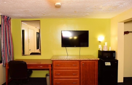 Green Acres Hotel | Royal Inn