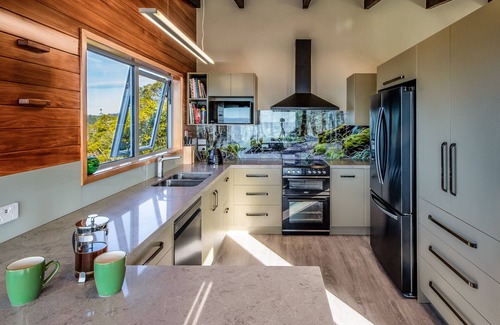 Ngaio Bay House | Roydons – Kaiteriteri Upstairs Holiday Unit