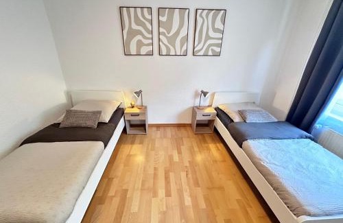 Herne Apartment | RtR Herne - For up to 5 Guests - 3 Bedrooms - Parking - Modern - Central - Fully Equipped