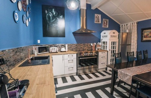 Owhango Apartment | Ruapehu's gorgeous 5-star OLD POST OFFICE's 3-4 Bdr West Wing