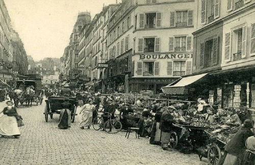 Montmartre Apartment | Rue Lepic - quintessential winding cobblestone street- Take a step into the past