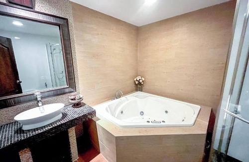 Phitsanulok Hotel | Ruean Phae Royal Park Hotel