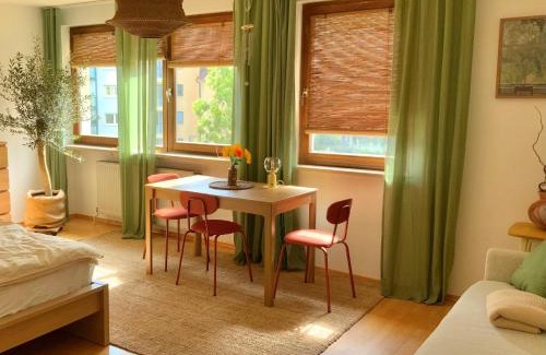 Bielingplatz Apartment | Ruhe & Charme - Family Apartment for 4 People, Self-Check-In, Free Parking, U-Bahn, Netflix
