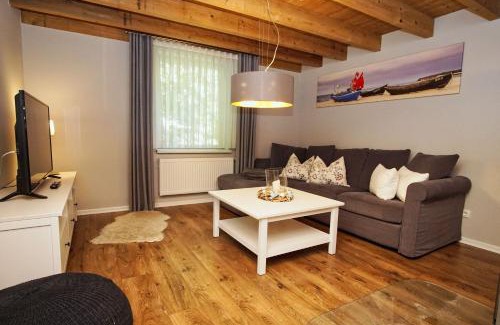 Bergen auf Ruegen Apartment | Ruhig und idyllische Lage, strandnah, gratis Nutzung vom AHOI Erlebnisbad und Sauna in Sellin - Gutshaus Silvitz FeWo 03