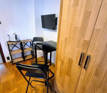 Himberg House | Ruhiges Doppelzimmer bei Wien mit eigenem Bad