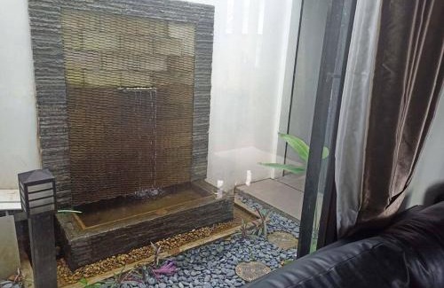 Gombong House | Rumah Besar dg Kolam Ikan diKota